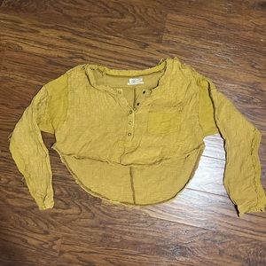 Urban outfitters cropped yellow blouse with snap buttons and pocket, size Medium